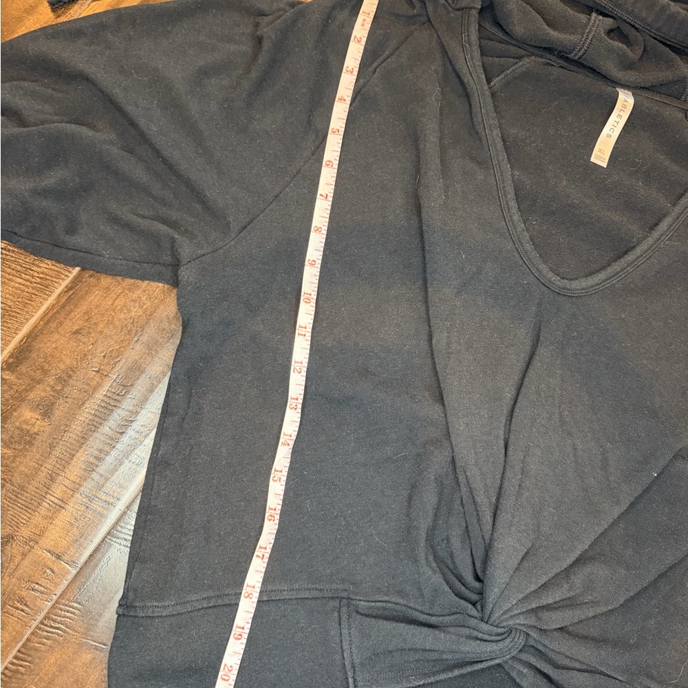 Fabletics Sydney Twist Front Hoodie Black Size XL Cropped Pullover LS1932925 - Picture 9 of 10